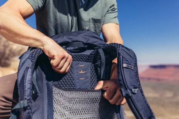 Gregory Deva 60 naisten rinkka, tummanharmaa| Reput Ja Rinkat