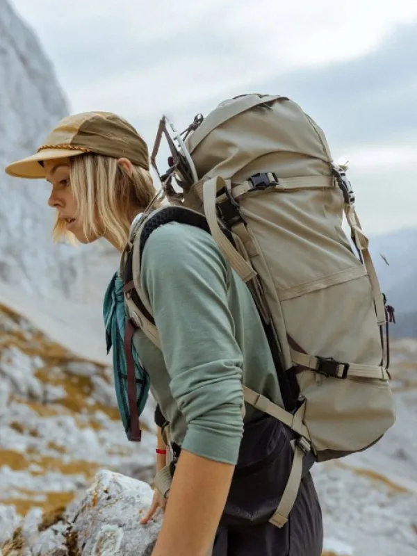 Klättermusen Bergelmer Backpack 40 L Silver Green| Reput Ja Rinkat