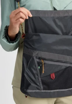 Klättermusen Grid Messenger Bag Raven| Olkalaukut