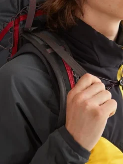 Klättermusen Raido 2.0 Backpack reppu, 38L, mustaharmaa| Reput Ja Rinkat