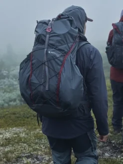 Klättermusen Raido 2.0 Backpack reppu, 38L, mustaharmaa| Reput Ja Rinkat