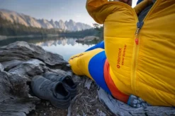 Marmot Never Summer Long -18°C Solar/Red Sun Unisex| Makuupussit/Kolmen Vuodenajan Makuupussit