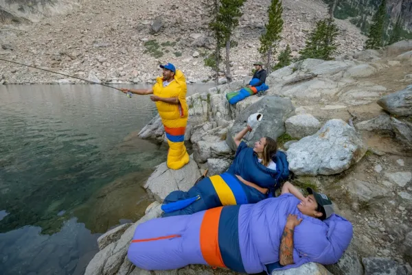 Marmot Never Summer Long -18°C Solar/Red Sun Unisex| Makuupussit/Kolmen Vuodenajan Makuupussit