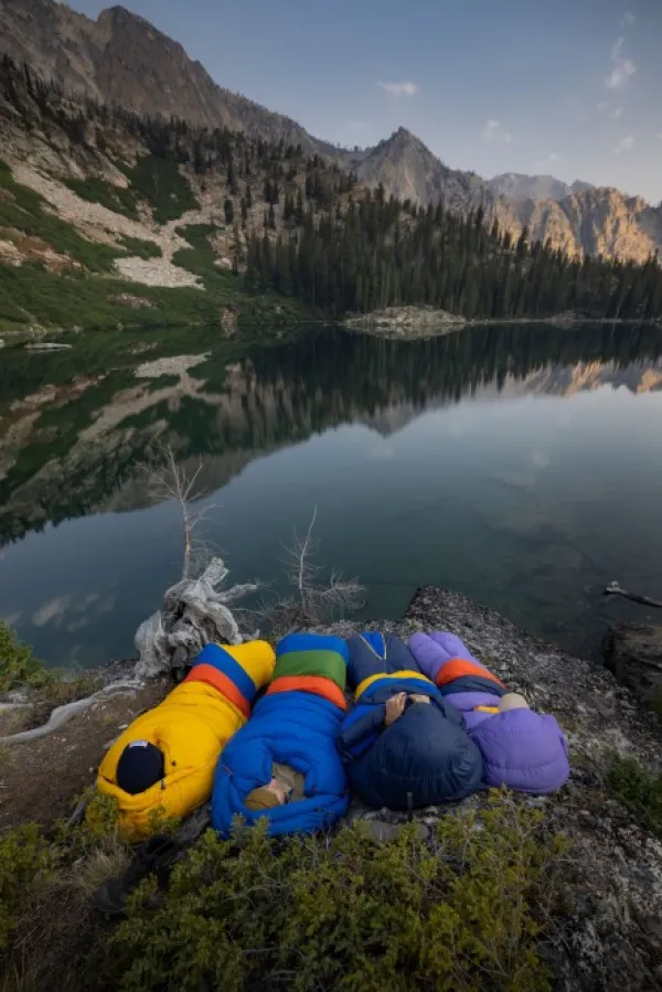 Marmot Sawtooth untuvamakuupussi, Dark Azure/Foliage| Makuupussit/Kolmen Vuodenajan Makuupussit