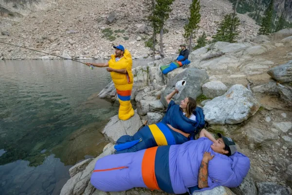 Marmot Sawtooth untuvamakuupussi, Dark Azure/Foliage| Makuupussit/Kolmen Vuodenajan Makuupussit