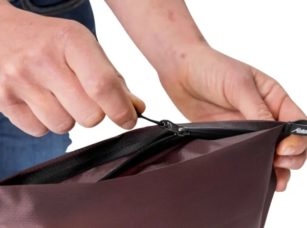 Matador FlatPak Zipper Toiletry Case toilettilaukku, Garnet| Toilettilaukut