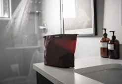 Matador FlatPak Zipper Toiletry Case toilettilaukku, Garnet| Toilettilaukut