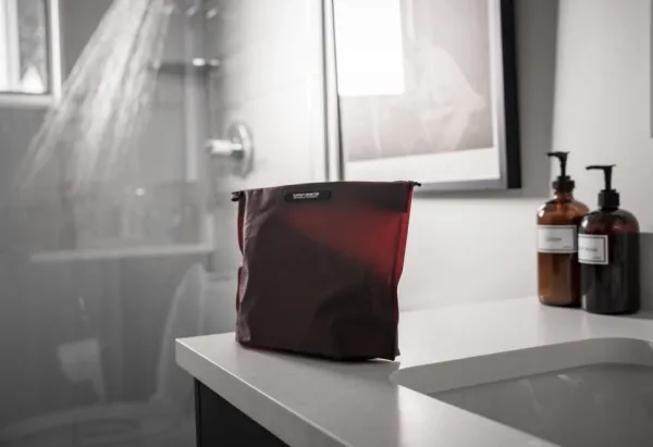 Matador FlatPak Zipper Toiletry Case toilettilaukku, Garnet| Toilettilaukut