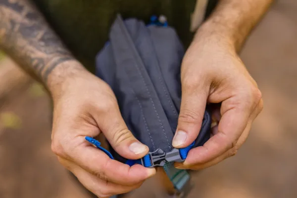 RuffWear Koirankakkapussit^Stash Bag Plus tarvikelaukku, harmaa/sininen