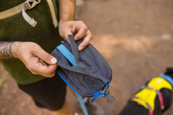 RuffWear Koirankakkapussit^Stash Bag Plus tarvikelaukku, harmaa/sininen