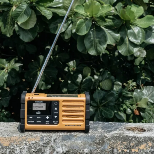 Sangean MMR88 DAB hätäradio kammella, keltainen| Ensiapu Ja Turvallisuus