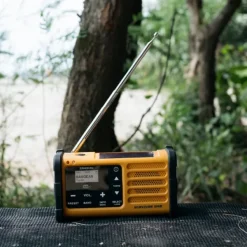 Sangean MMR88 DAB hätäradio kammella, keltainen| Ensiapu Ja Turvallisuus