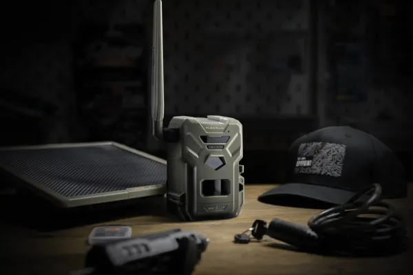 Spypoint Riistakamerat^FLEX Plus lähettävä riistakamera